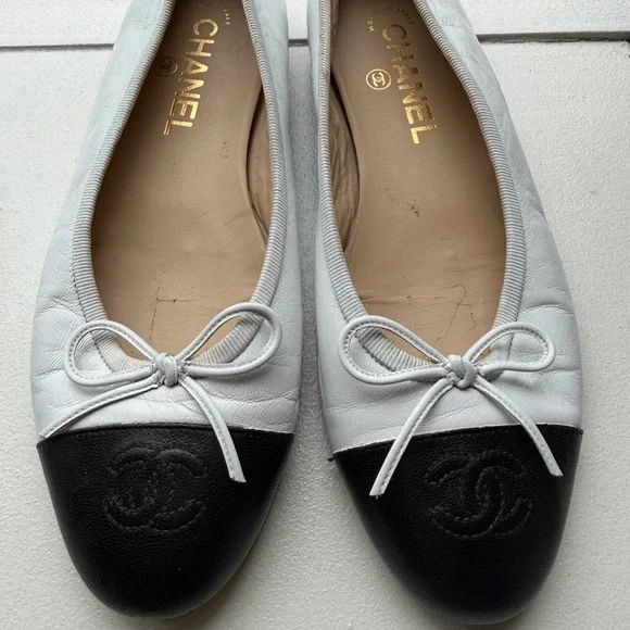CHANEL Women's Black and White Flats - Picture 2 of 5